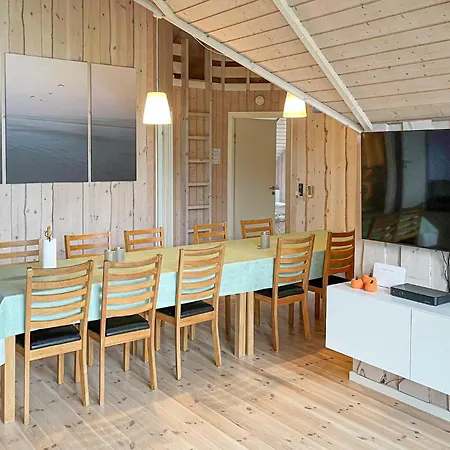 Дом отдыха 4 Bedroom Stunning In