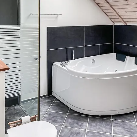 4 Bedroom Stunning In Holiday home Humble