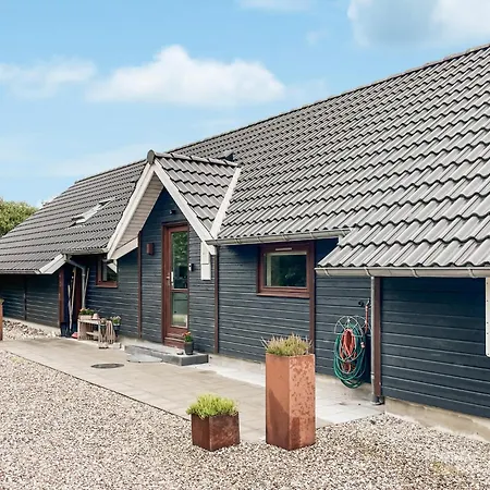 4 Bedroom Stunning Home In Humble Nordenbro Vesteregn