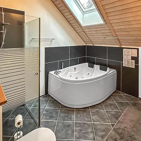 4 Bedroom Stunning Home In Humble Casa de Férias *